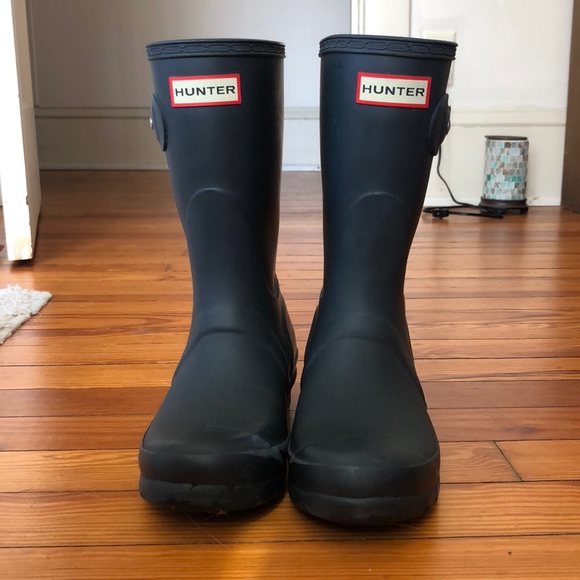 navy blue hunter rain boots